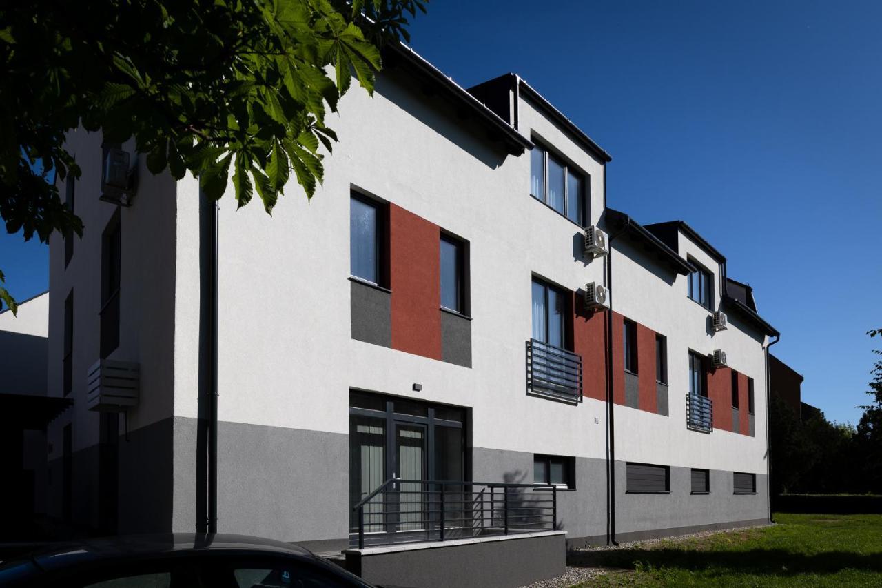 Dotis Apartman タタ エクステリア 写真